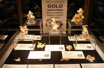 ゴールド(金)の展示