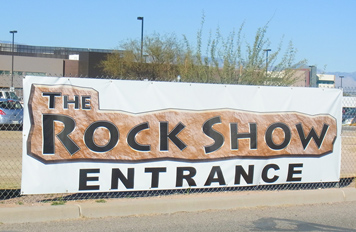 ロックショー会場の入り口