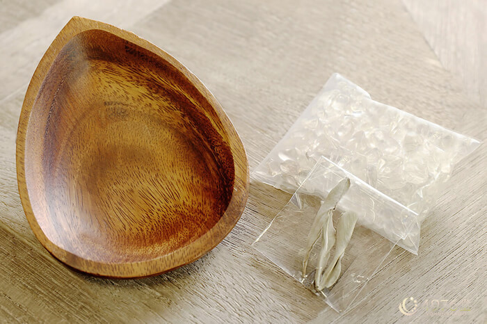 水晶さざれ浄化セット（ホワイトセージ、アカシア木製皿・ドロップ）