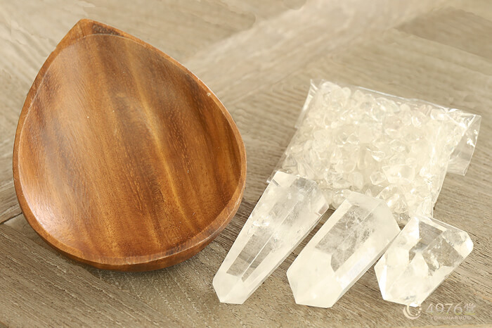 水晶さざれ浄化セット（水晶ポイント×3本、水晶さざれ、アカシア木製皿・ドロップ）