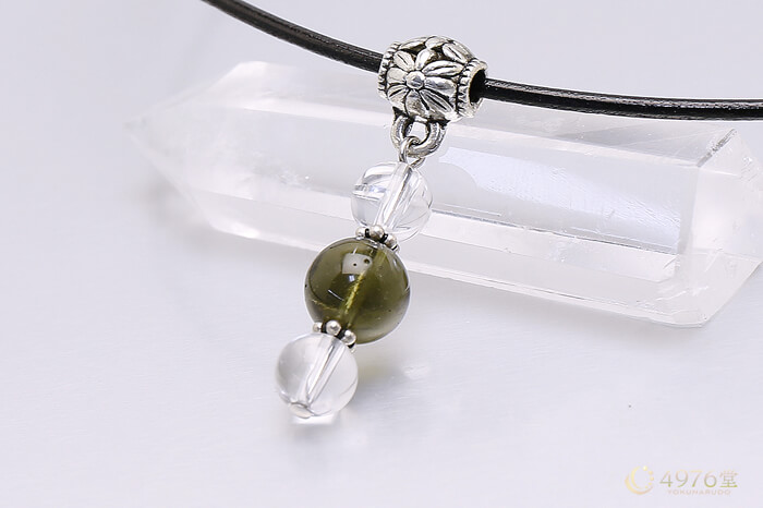 モルダバイト・水晶 パワーストーンネックレス 三連