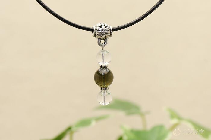 モルダバイト・水晶 パワーストーンネックレス 三連