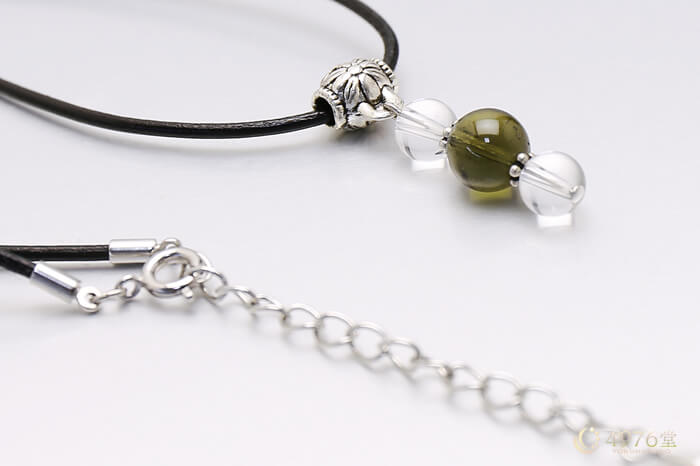 モルダバイト・水晶 パワーストーンネックレス 三連