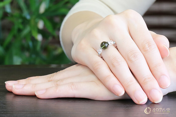 モルダバイト・水晶 パワーストーンリング デイジー